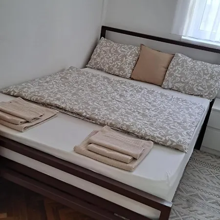 Stan Na Dan Sisters Apartment